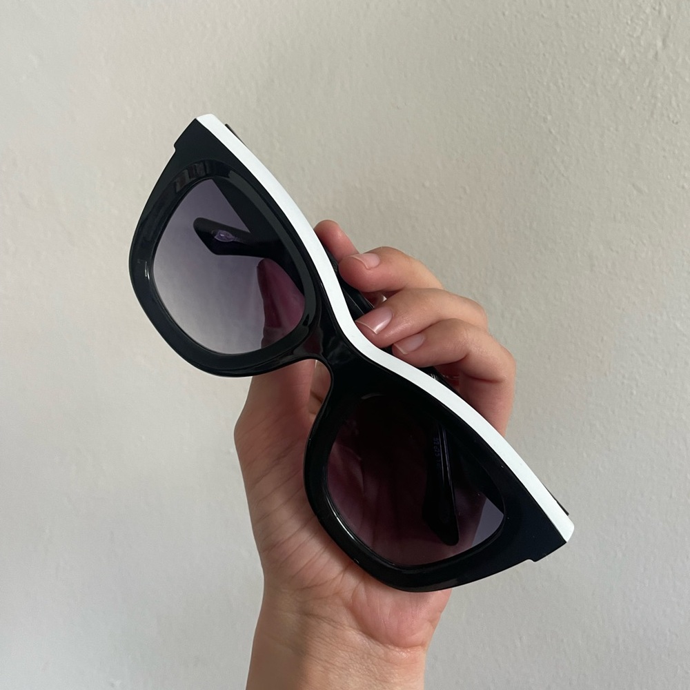 Black and White Oversized Women’s Sunglasses